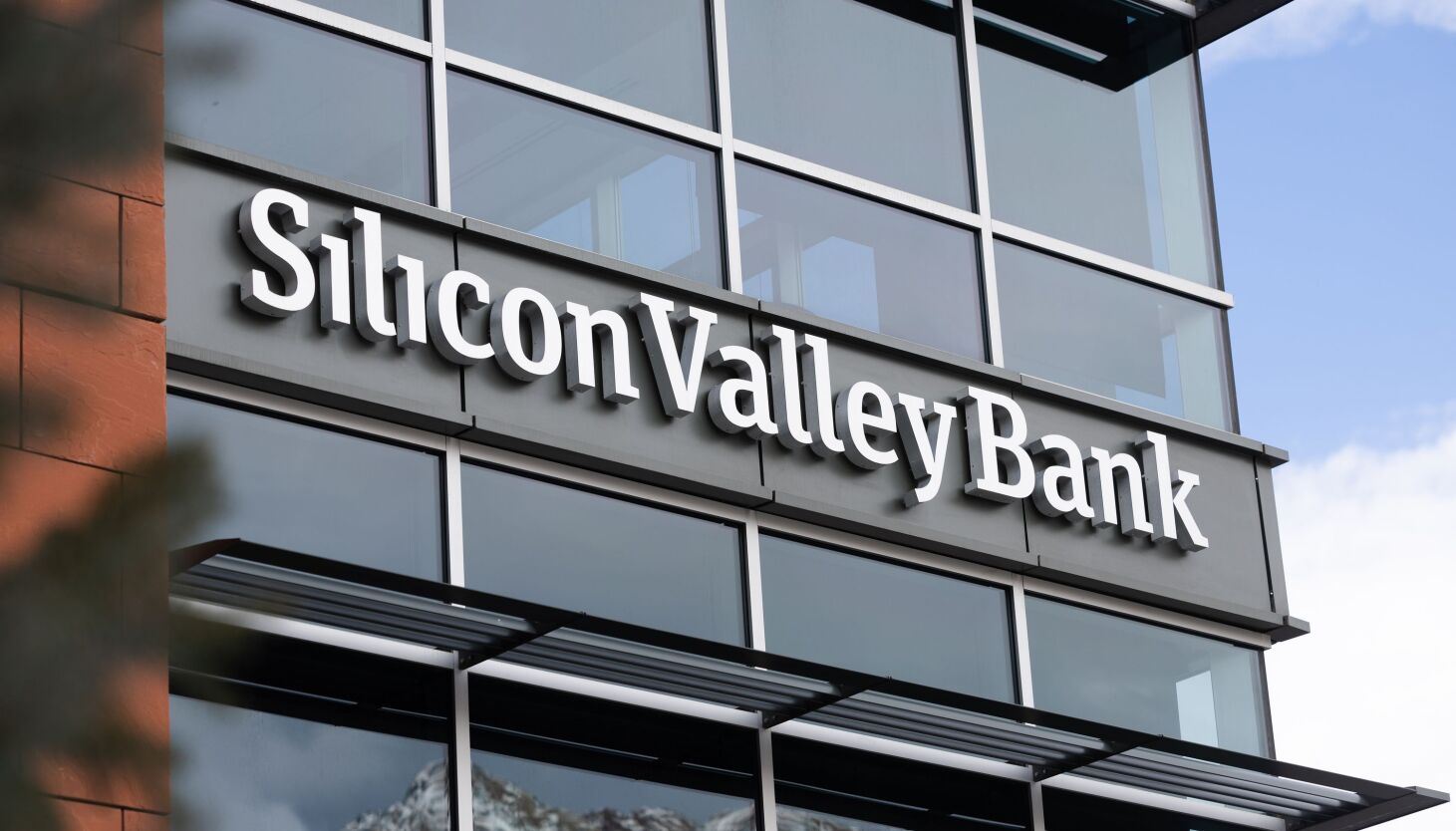 Як крах Silicon Valley Bank позначиться на інвестиційних портфелях?